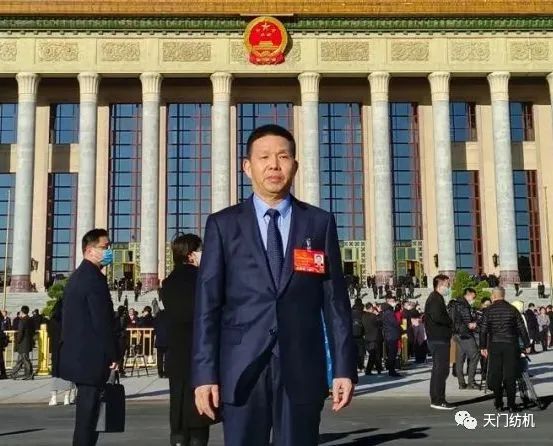 喜讯 ！天门纺机董事长沈方勇荣获2023中国纺织服装行业年度精锐榜十大年度人物！(图2)